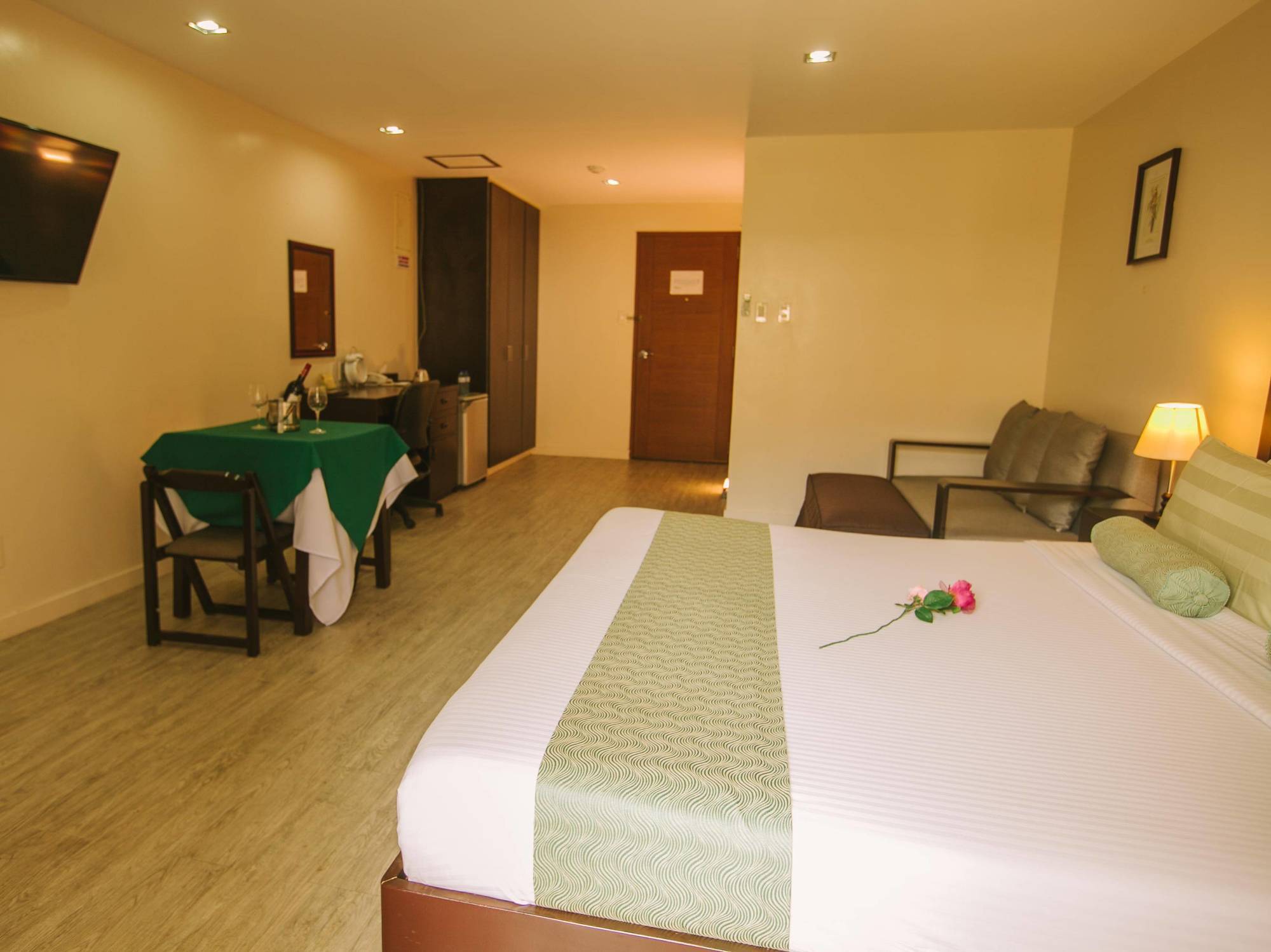 Subic Coco Hotel Olongapo Exterior photo