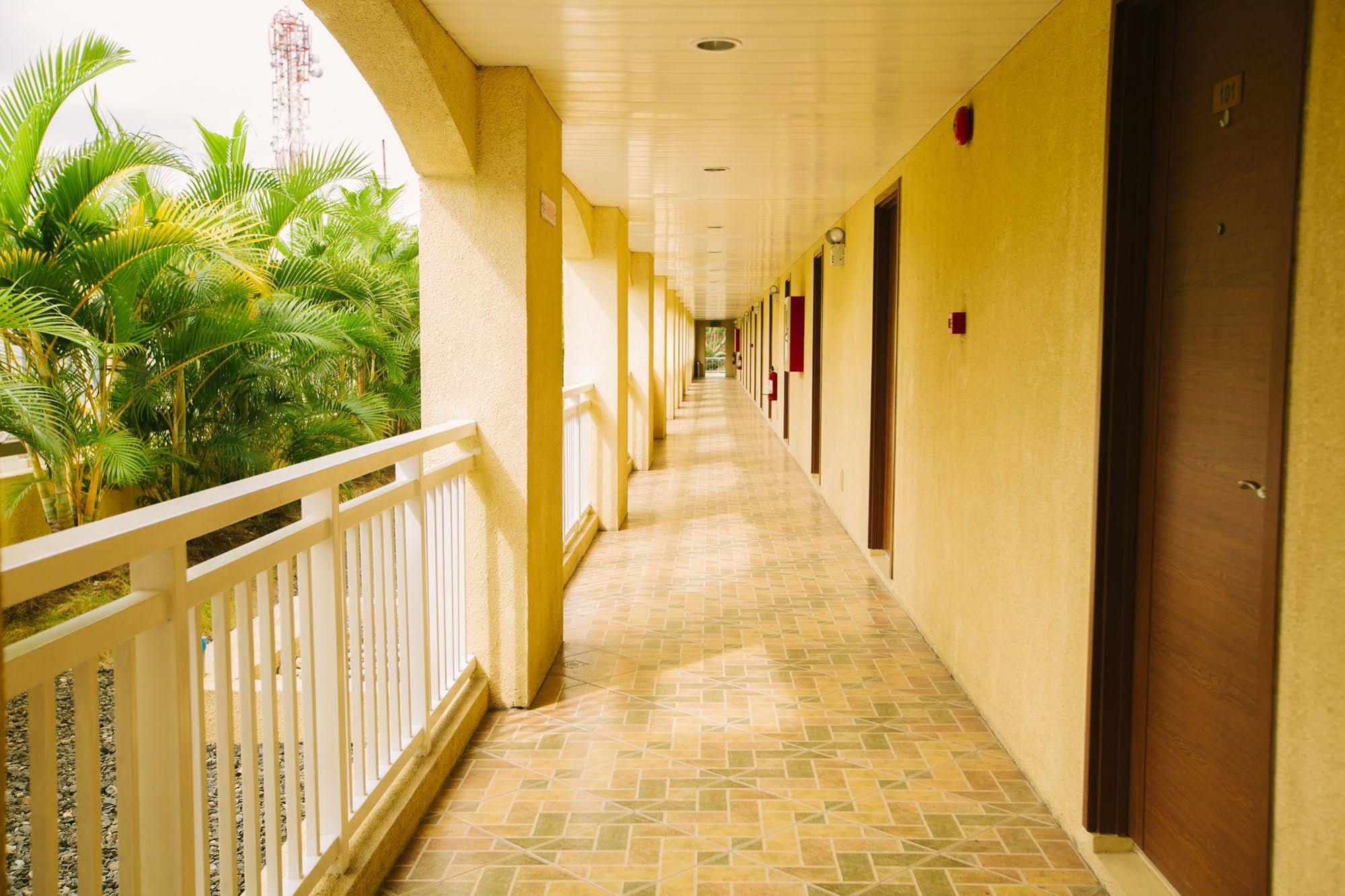 Subic Coco Hotel Olongapo Exterior photo
